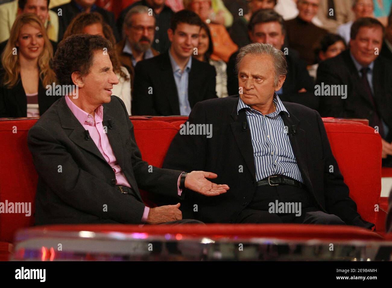 Roger Hanin et Jack Lang lors de l'enregistrement de l'émission Dimanche a Paris, France, le 10 mai 2006. Photo Max Colin/ABACAPRESS.COM Banque D'Images