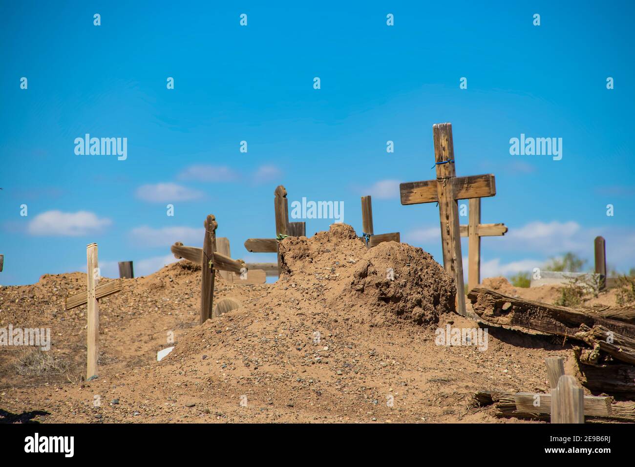 Ancien cimetière tribal au pueblo du Nouveau-Mexique où se trouvent les peuples autochtones toujours vivre et exécuter des cérémonies Banque D'Images