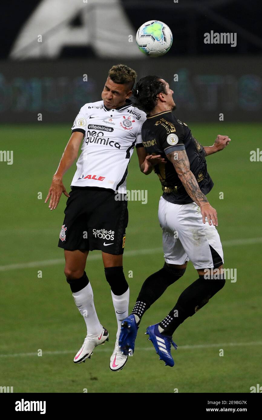 SÃO PAULO, SP - 03.02.2021: CORINTHIENS X CEARÁ - Cantillo et Vina pendant le match entre Corinthiens et Ceará tenu à Neo Química Arena à São Paulo, SP. Le match est valable pour le 34e tour du Brasileirão 2020. (Photo: Marco Galvão/Fotoarena) Banque D'Images