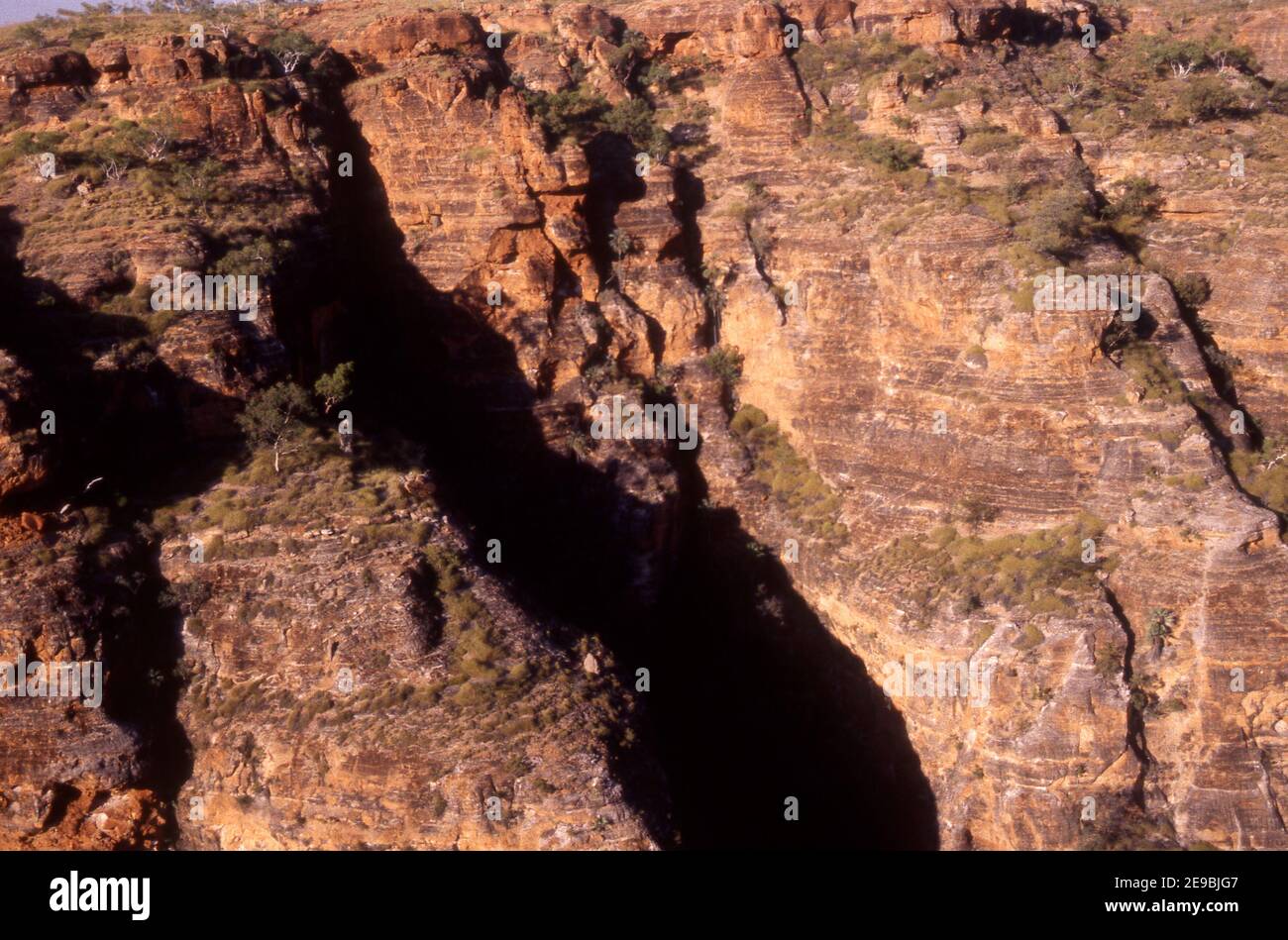 Vue aérienne sur le parc national de Purnululu, un parc classé au patrimoine mondial de la région des Kimberley orientales en Australie occidentale. Banque D'Images