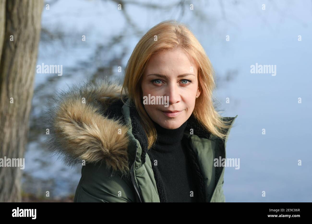 Berlin, Allemagne. 26 Janvier 2021. L'actrice Annika Ernst Lors D'une  Promenade À Müggelsee À Friedrichshagen. Annika Ernst (« Le Médecin De  Montagne ») A « Une Approche Très Unique » Pour Acquérir