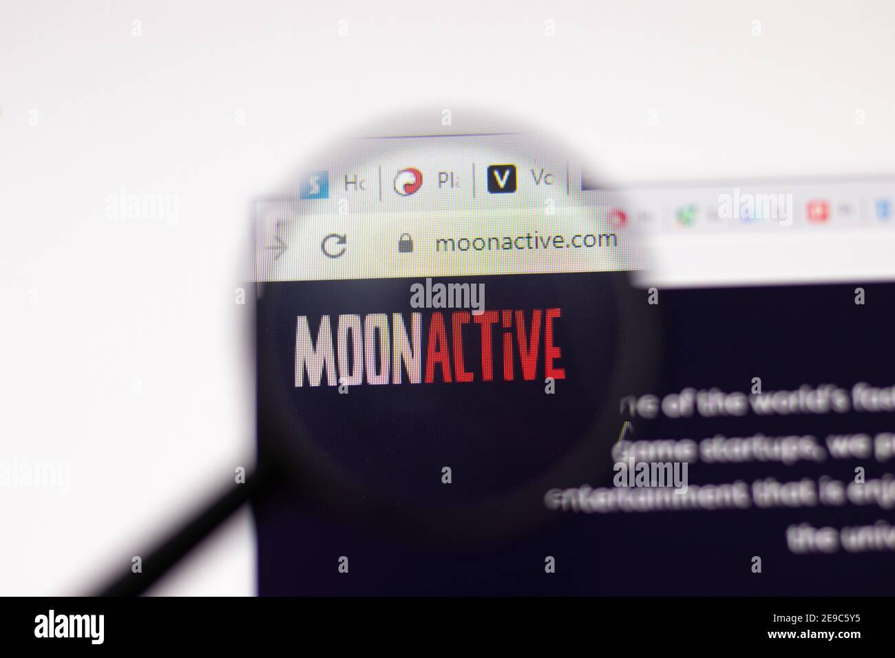 Los Angeles, Etats-Unis - 1 février 2021 : page du site Web Moon Active. MoonActive.com logo sur l'écran, illustration Editorial Banque D'Images