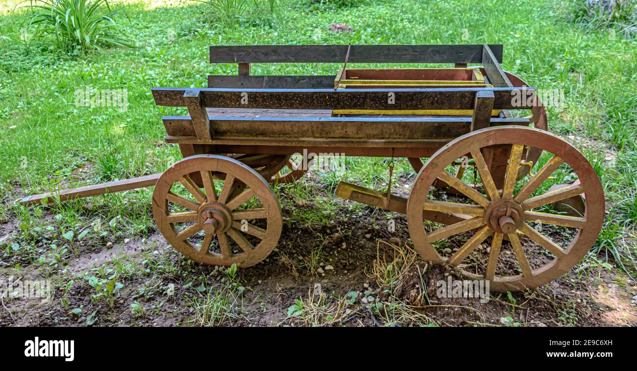 Ancienne remorque de construction transformée en caravane Photo Stock