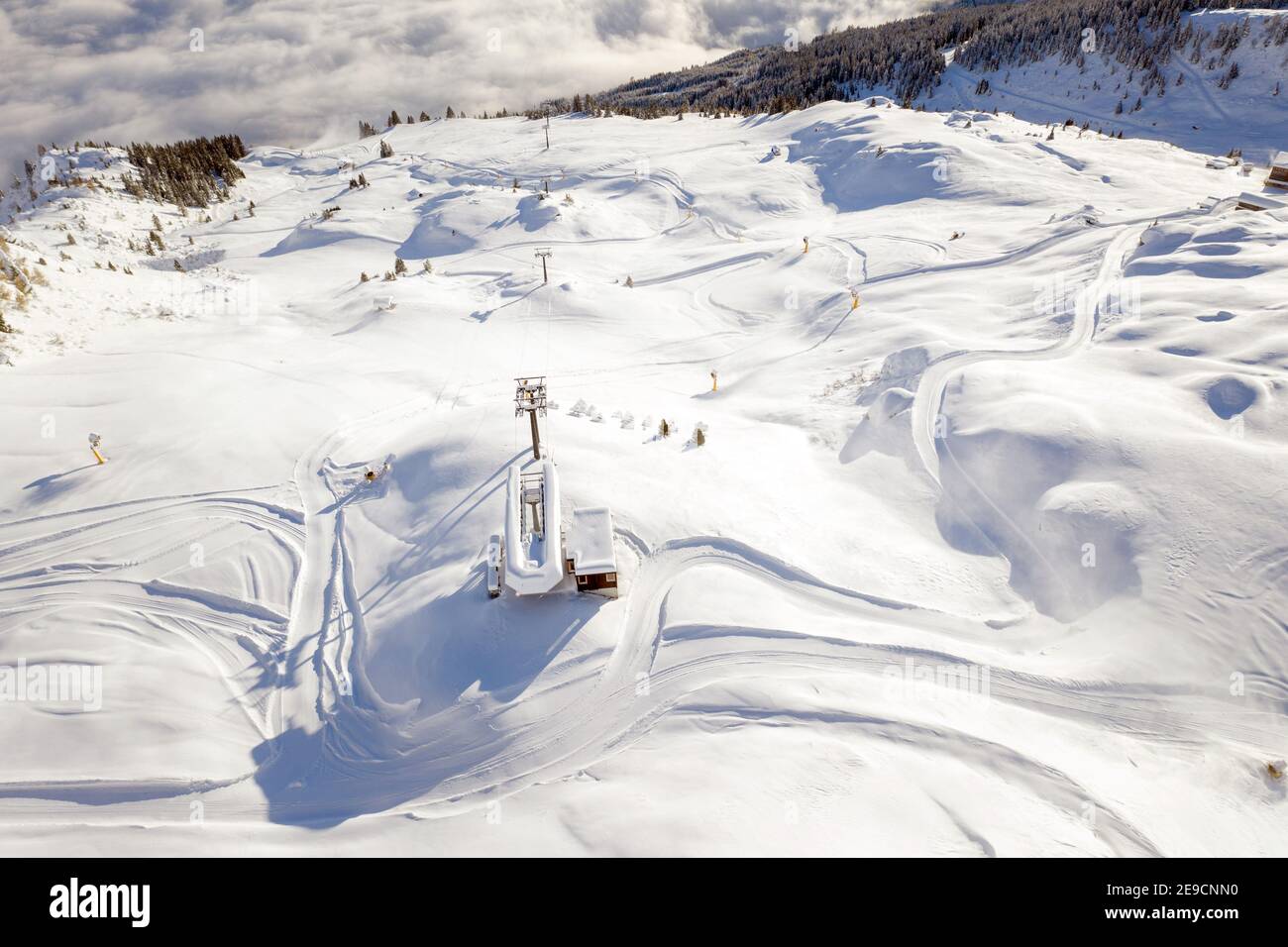 Gastein, Autriche. 14 novembre 2019. Surplombant les pistes de ski et les remontées mécaniques du domaine skiable de Gastein, près de Salzbourg. Banque D'Images