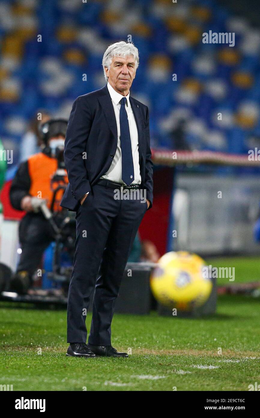 L'entraîneur italien d'Atalanta, Giampiero Gasperini, regarde pendant le match de football de la coupe d'Italie entre SSC Napoli et Atalanta BC au stade Diego Armando Maradona, Naples, Italie, le 03 février 2021 Banque D'Images L'entraîneur italien d'Atalanta, Giampiero Gasperini, regarde pendant le match de football de la coupe d'Italie entre SSC Napoli et Atalanta BC au stade Diego Armando Maradona, Naples, Italie, le 03 février 2021 Banque D'Images