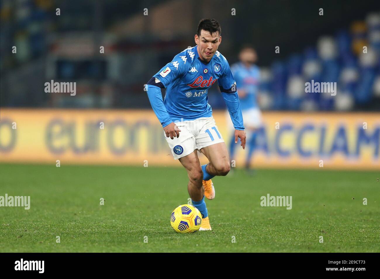Le buteur mexicain de SSC Napoli Hirving Lozano contrôle le ballon lors du match de football de la coupe d'Italie entre SSC Napoli et Atalanta BC au stade Diego Armando Maradona, Naples, Italie, le 03 février 2021 Banque D'Images Le buteur mexicain de SSC Napoli Hirving Lozano contrôle le ballon lors du match de football de la coupe d'Italie entre SSC Napoli et Atalanta BC au stade Diego Armando Maradona, Naples, Italie, le 03 février 2021 Banque D'Images