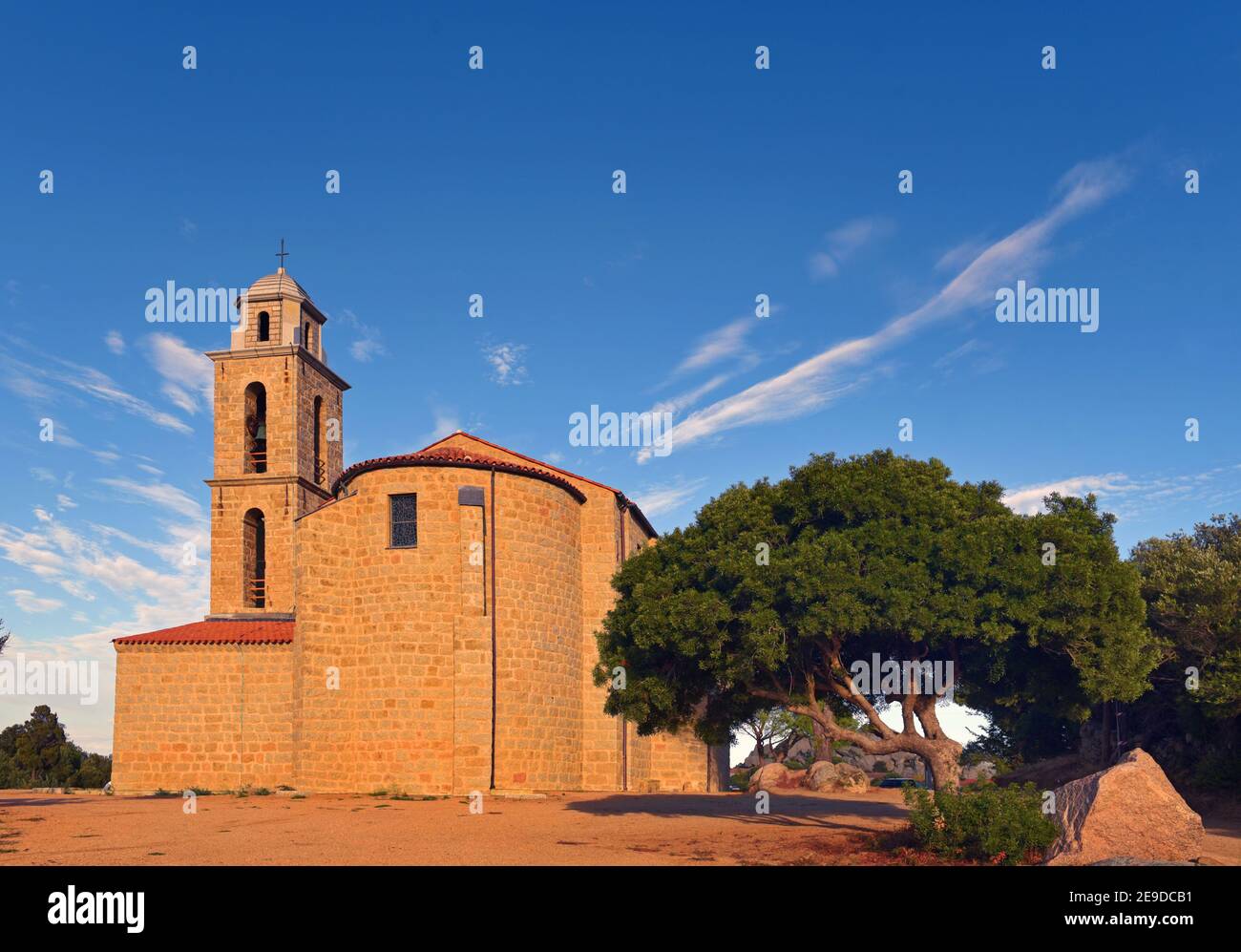 église près de Figari, France, Corse, Caldarello Banque D'Images