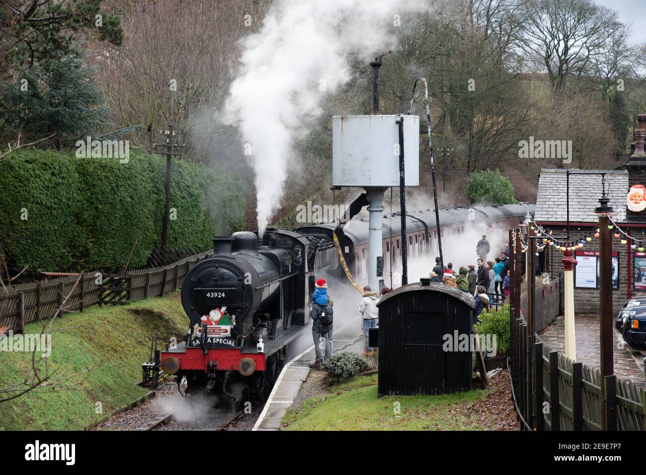 Le train à vapeur spécial Santa à la gare d'Oxenhope Banque D'Images