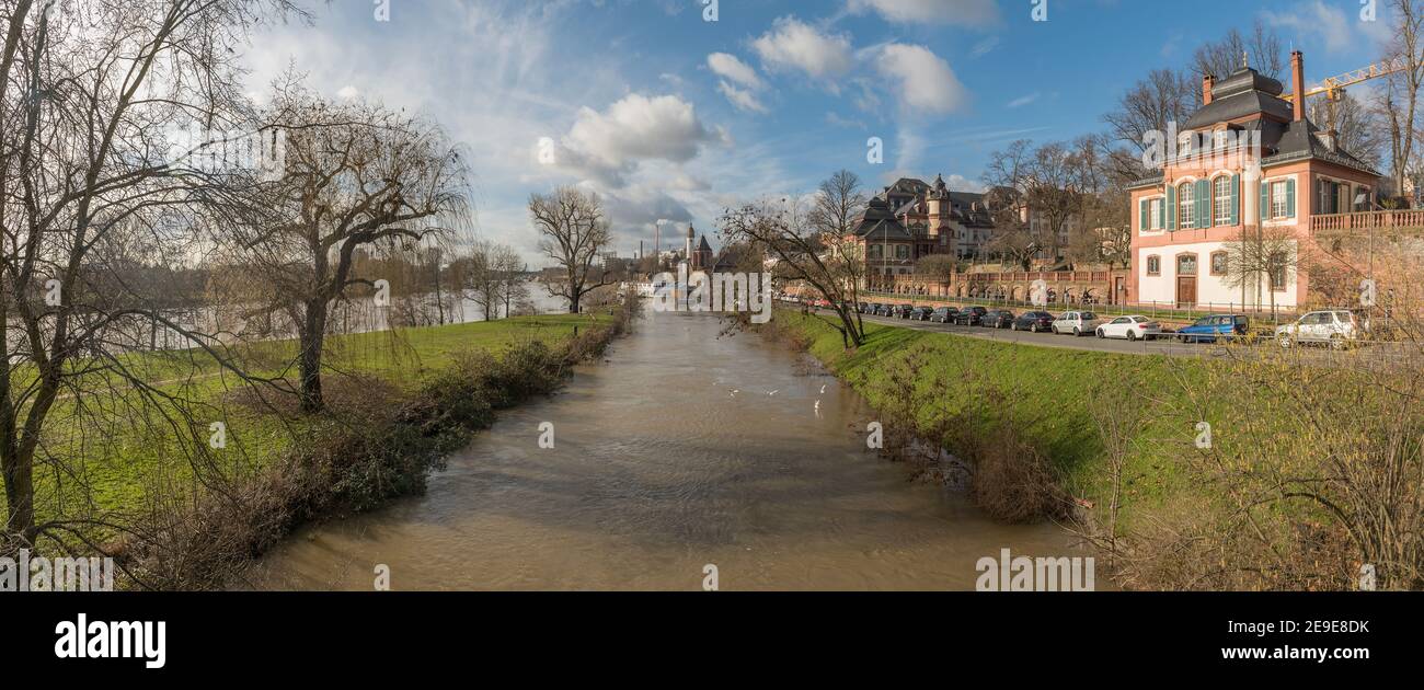 Paysage fluvial de la rivière Wintry (main, Nidda) près de Francfort-Höchst Banque D'Images