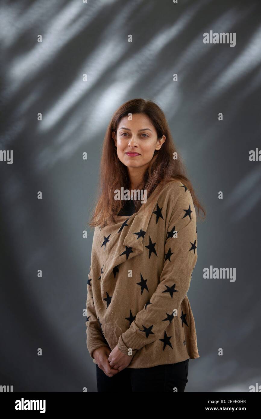 Devi Sridhar est un chercheur américain en santé publique, qui est titulaire de la chaire de santé publique mondiale à l'Université d'Édimbourg. En avril 2020, Sridhar a été ajouté au « groupe d'experts à durée limitée » du gouvernement écossais pour aider à élaborer et à améliorer son plan de gestion de la pandémie COVID-19 en Écosse. Photo au Festival international du livre d'Édimbourg. Édimbourg, Écosse. Photo de Gary Doak Banque D'Images