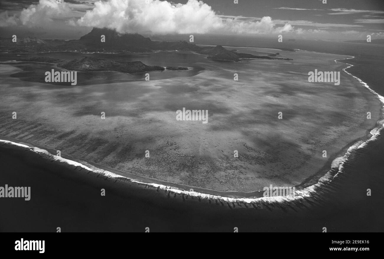 Polynésie française : vol en hélicoptère et l'île de Bora Bora airshot Banque D'Images