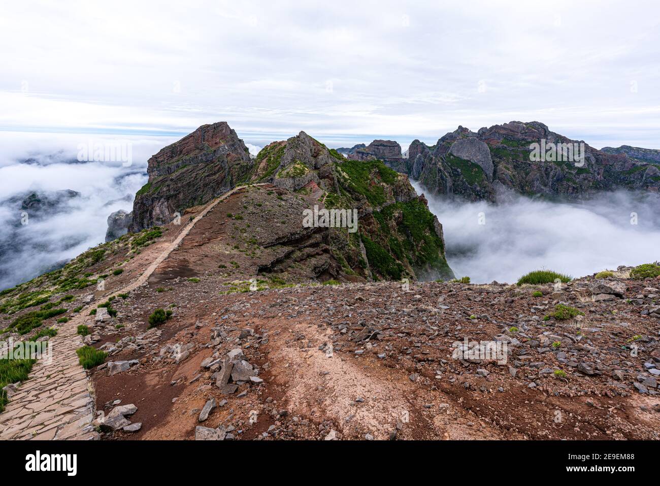 Magnifique paysage de montagne près du pic de montagne Pico do Arierio Sur l'île de Madère Banque D'Images