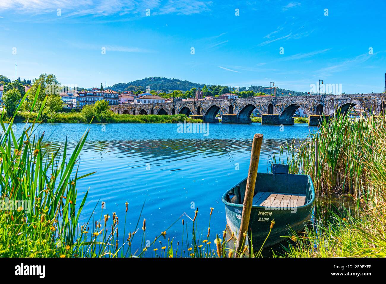 Amarrage de bateau à Ponte de Lima au Portugal Banque D'Images