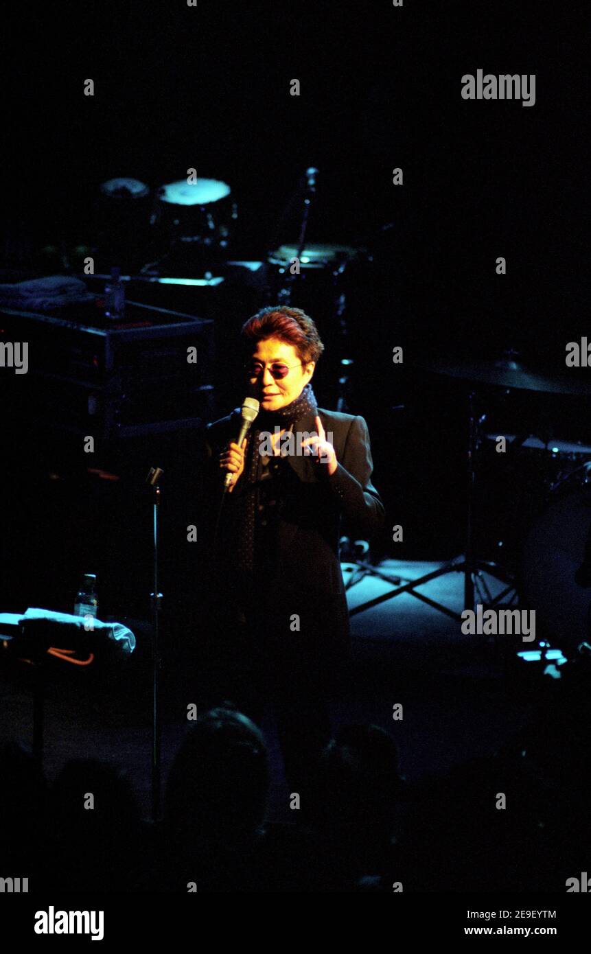 Yoko Ono et Sean Lennon en concert au LA2 à Londres, Royaume-Uni. 9 juin 1996 Banque D'Images