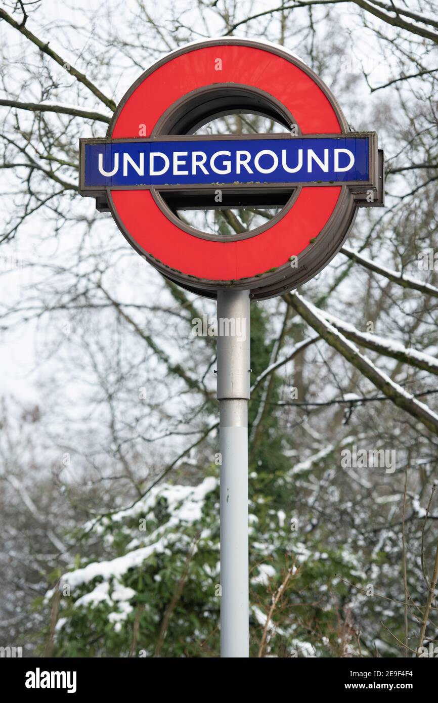 Neige de Londres. Gare de High Barnett, Northern Line. 24 janvier 2021. Banque D'Images