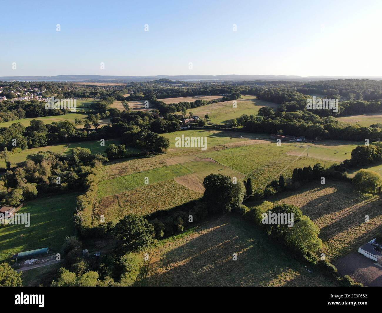 Vue aérienne de la charmante campagne vallonnée à Dorset, Angleterre, royaume-uni en été Banque D'Images