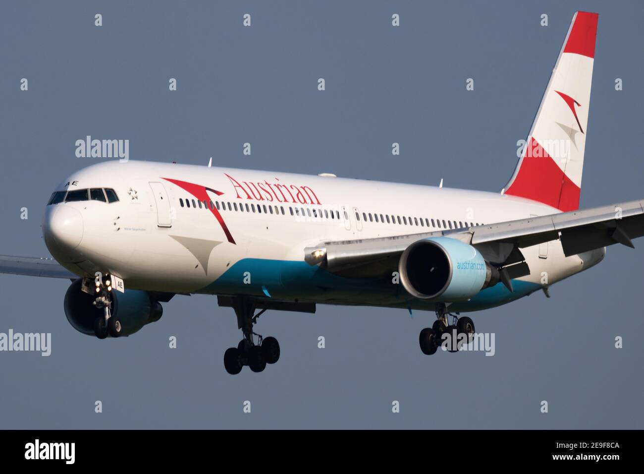 Austrian Airlines Boeing 767-300 OE-LAE avion passager arrivée et atterrissage À l'aéroport de Vienne Banque D'Images