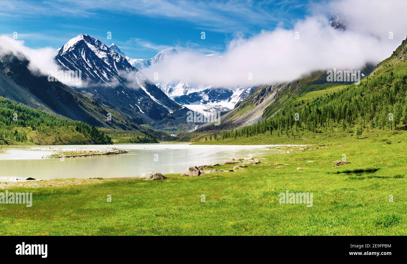 Lac d'Akkem et Belukha le plus haut choix de Sibérie, montagnes de l'Altaï Banque D'Images