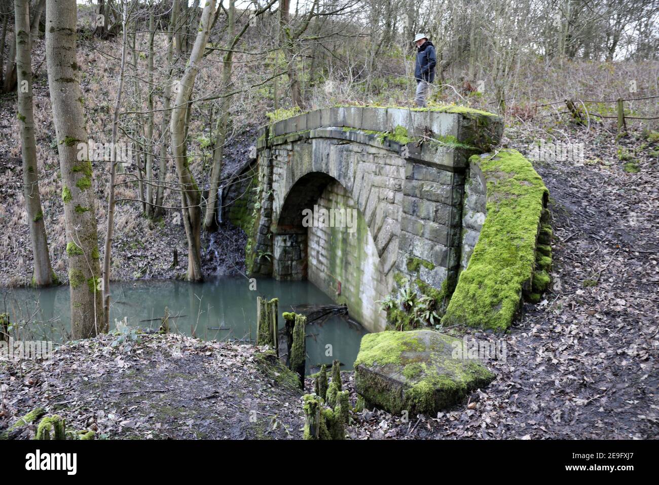 Walker au tunnel de Haddon, à Bakewell, qui a été désarroi Banque D'Images