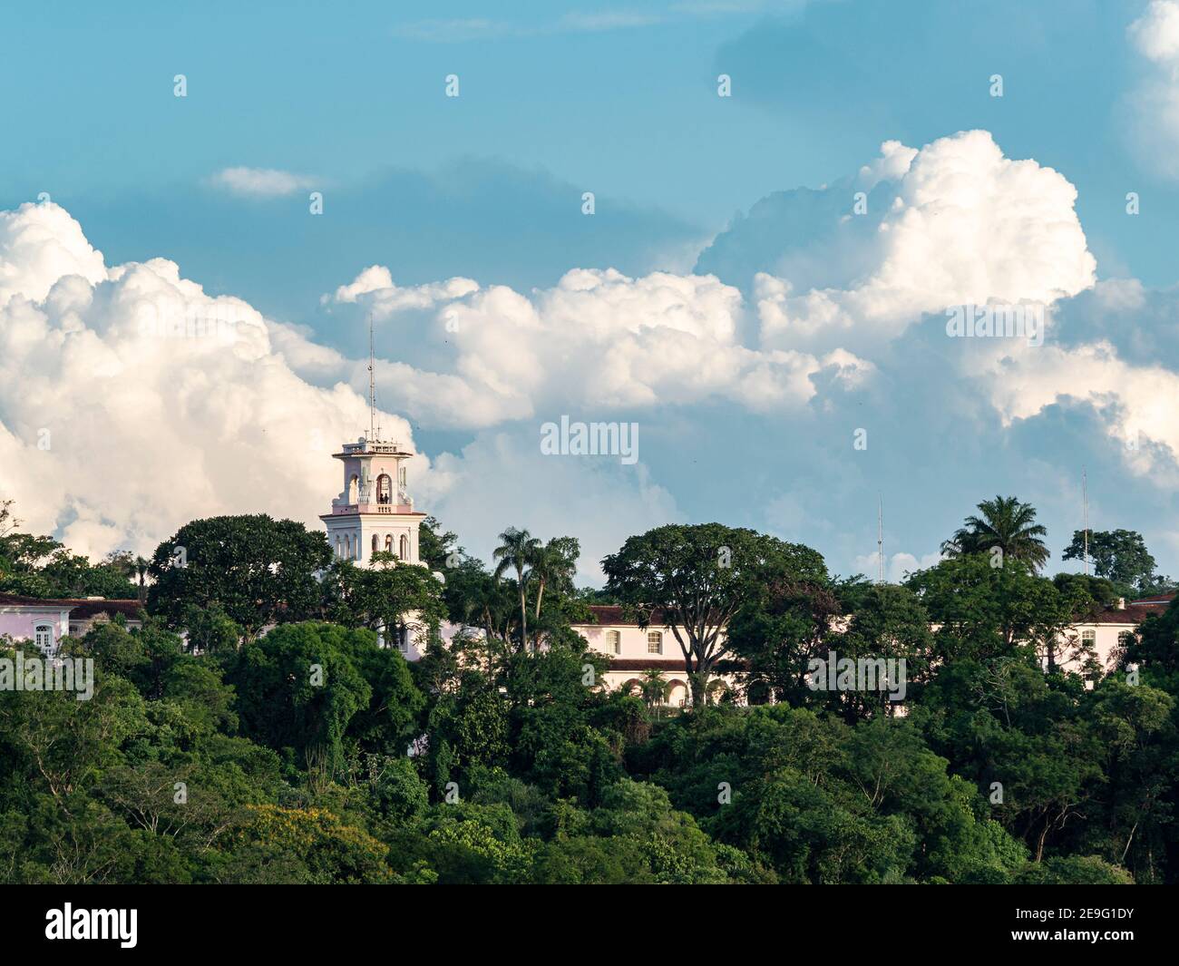 Vue sur le Belmond Hotel das Cataratas, les chutes d'Iguazú, Cataratas do Iguaçu, Paraná, Brésil. Banque D'Images