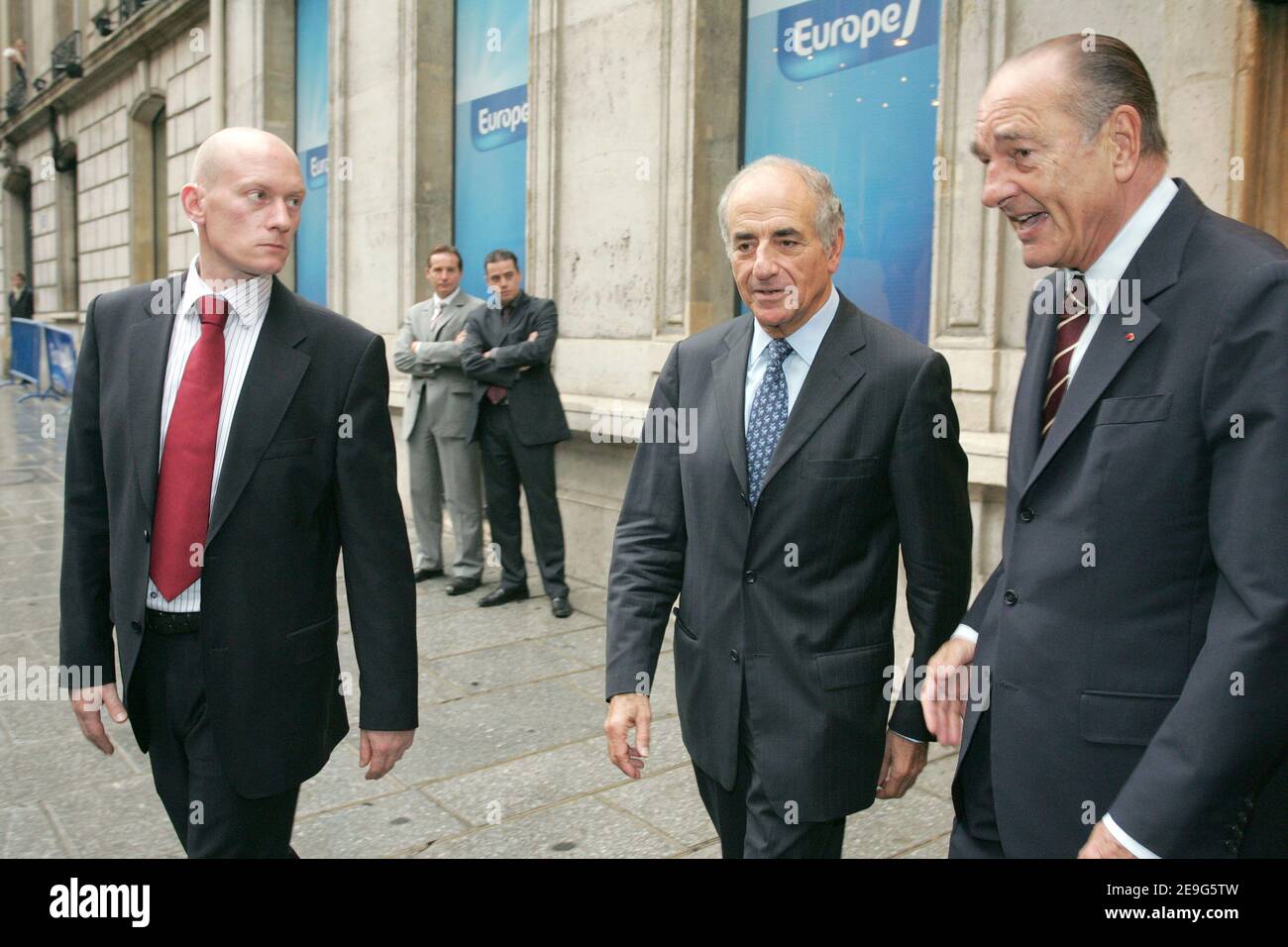 Directeur et journaliste Jean-Pierre Elkabbach avec le président Jacques  Chirac après son interview à la station de radio France Europe 1 à Paris,  le 18 septembre 2006. Photo de Mousse/ABACAPRESS.COM Photo Stock -