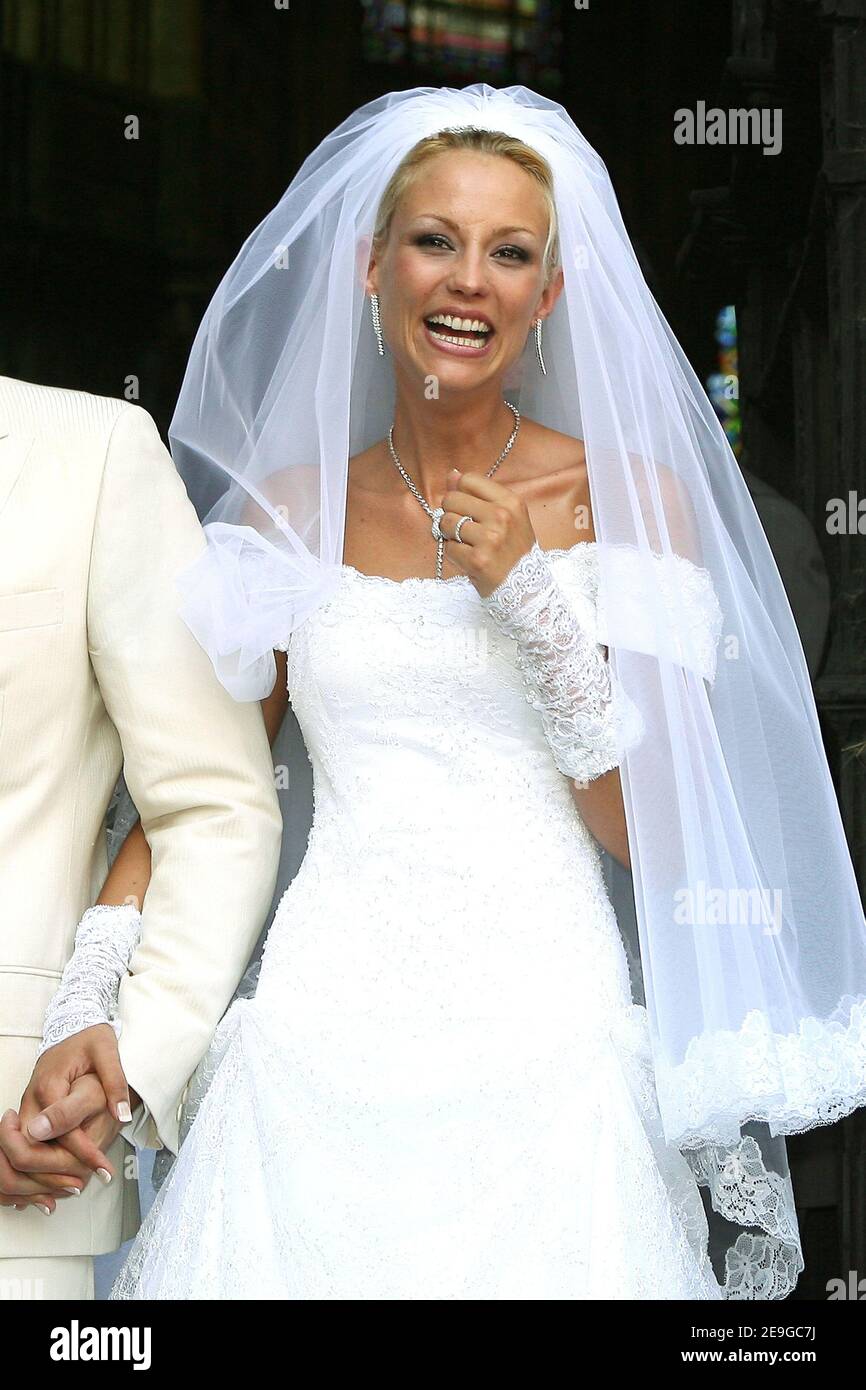L'ancienne Miss France et Miss Europe Elodie Gossuin et Bertrand Lacherie se sont mariés à l'église de Compiègne et à l'hôtel de ville de Trosly-Breuil, dans le nord de la France, le 1er juillet 2006. Photo de Nebinger-Suu/ABACAPRESS.COM Banque D'Images