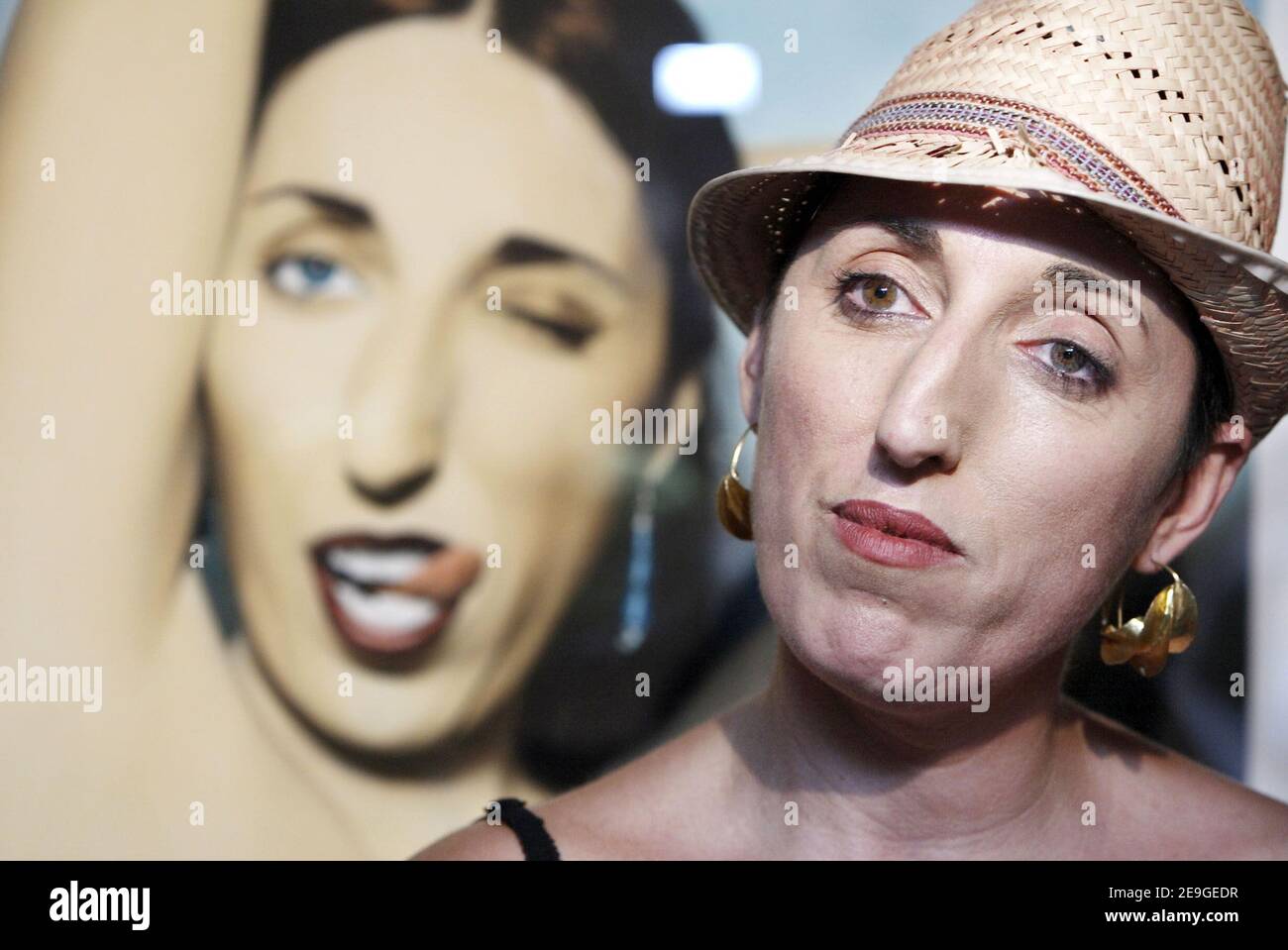 L'actrice espagnole Rossy de Palma assiste à une exposition en son honneur au 'Cinéma Latina' à Paris, France, le 5 juillet 2006. Photo par Edouard Bernaux/ABACAPRESS.COM Banque D'Images L'actrice espagnole Rossy de Palma assiste à une exposition en son honneur au 'Cinéma Latina' à Paris, France, le 5 juillet 2006. Photo par Edouard Bernaux/ABACAPRESS.COM Banque D'Images