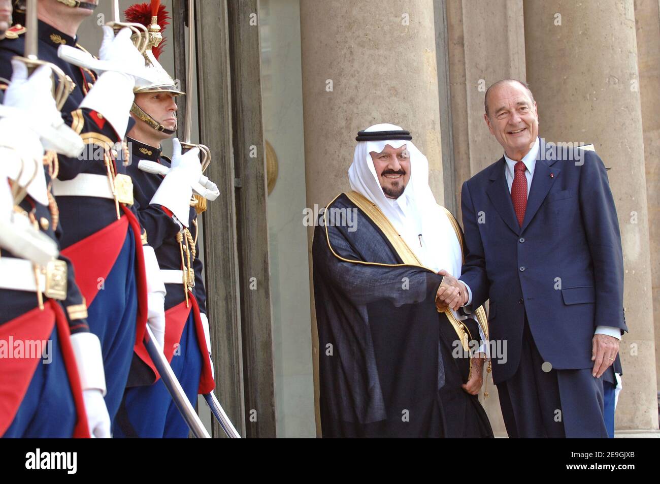 Le président français Jacques Chirac reçoit le prince héritier saoudien Sultan Bin Abdulaziz Al Saud au Palais de l'Elysée à Paris, en France, le 19 juillet 2006. Photo par Ammar Abd Rabbo/ABACAPRESS.COM Banque D'Images