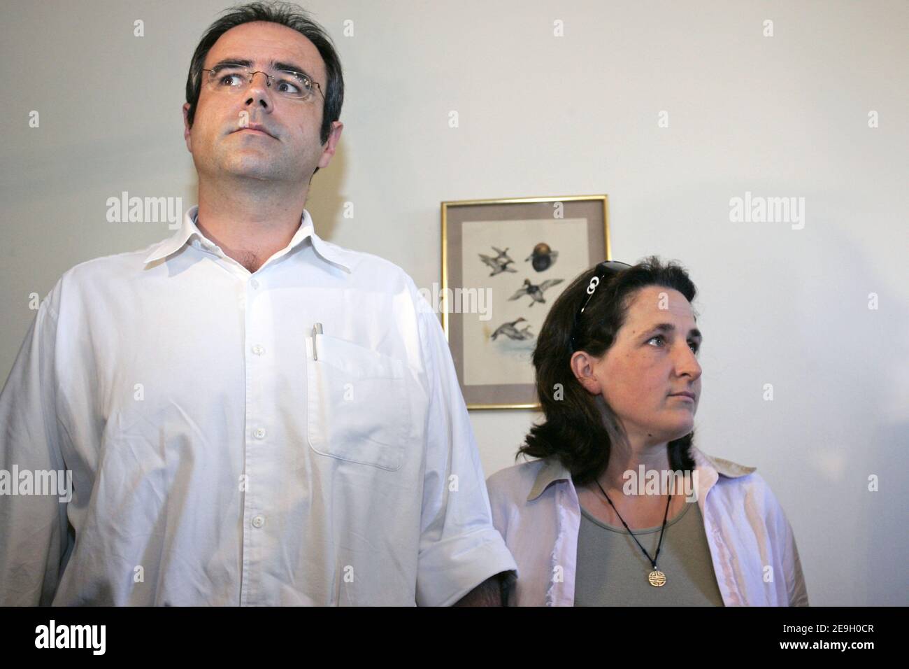 Le couple français Véronique et Jean-Louis Courjault ont tenu une  conférence de presse au bureau de leur avocat, Me Marc Morin, à Tours, en  France, le 22 août 2006. Le couple français