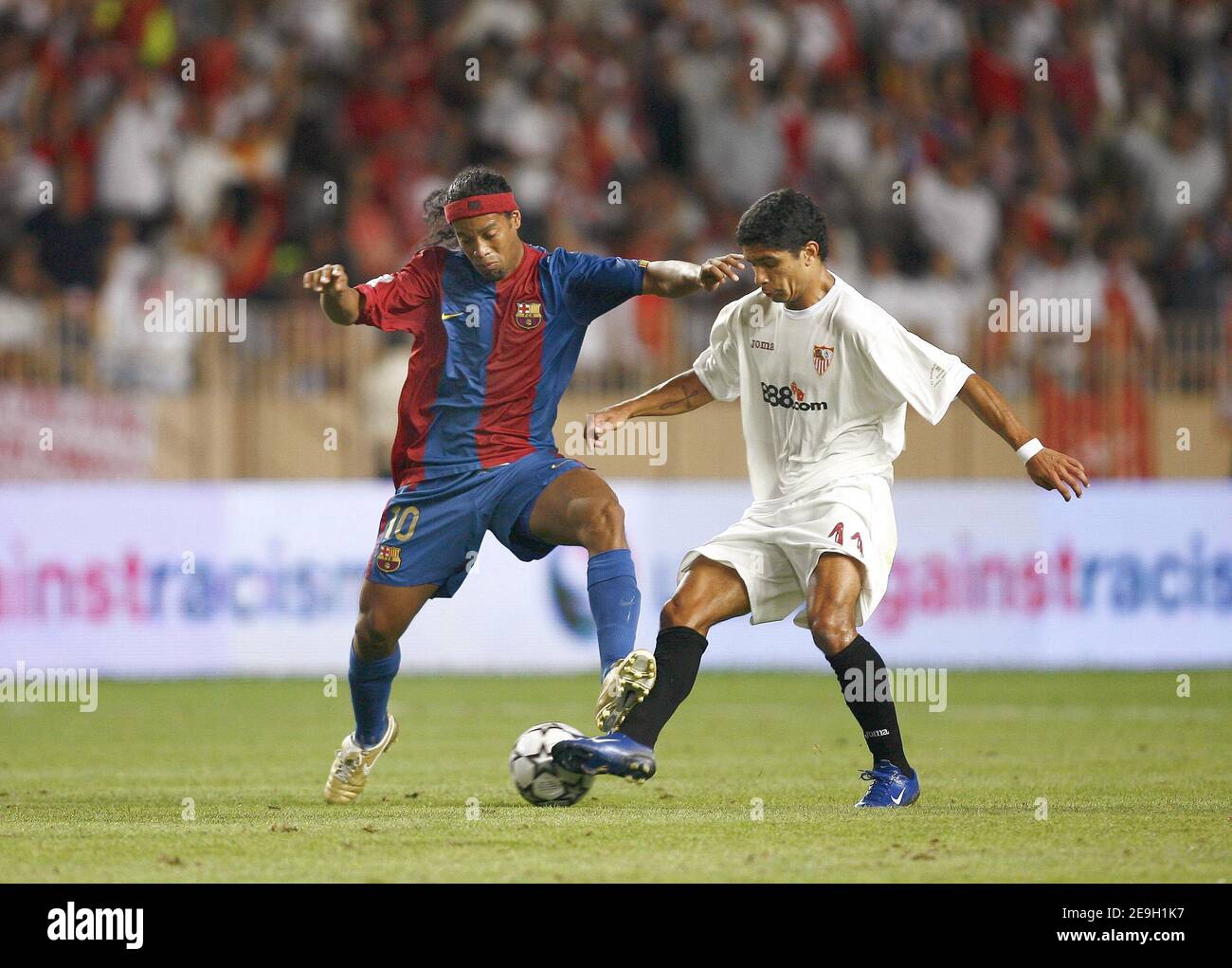 Le Ronaldinho de Barcelone lors de la finale de la Super coupe de l'UEFA, le FC Barcelone contre le FC Sevilla au stade Louis II, à Monaco, le 25 août 2006. FC Sevilla a gagné 3-0. Photo de Christian Lewig/Cameleon/ABACAPRESS.COM Banque D'Images