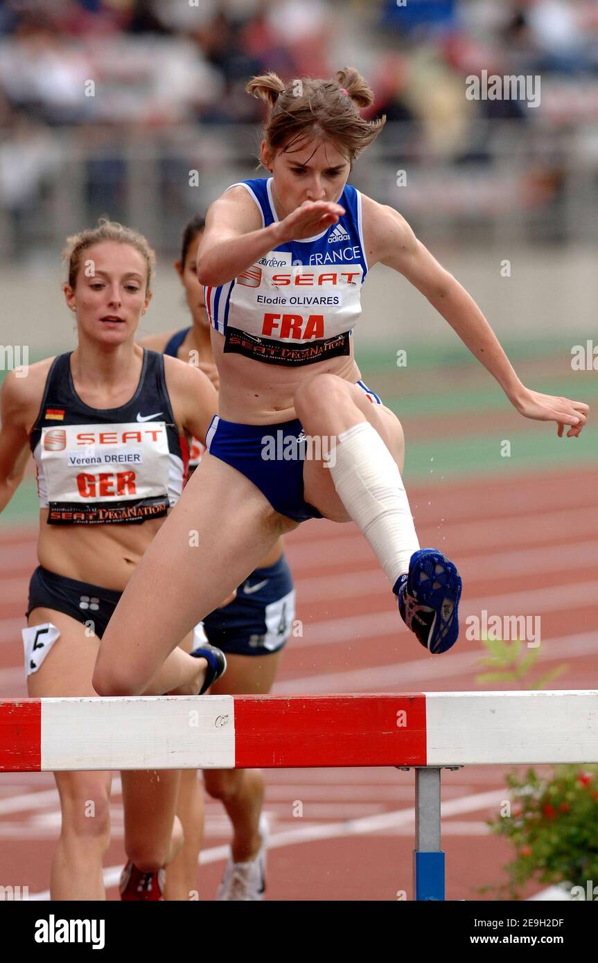 Le 26 août, Elodie Olivares de France se livre à 3000 mètres steeplechase Women's of the Decanation, au Charlety Stadium, à Paris, en France. Photo de Stéphane Kempinaire/Cameleon/ABACAPRESS.COM Banque D'Images