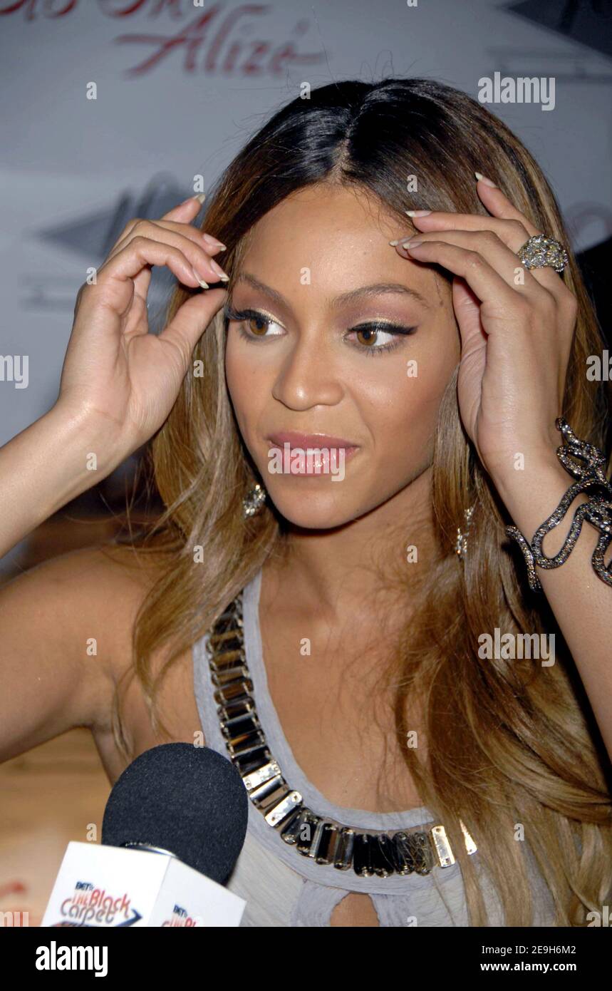 Beyonce Knowles Assiste A Son Anniversaire Bash Et A La Sortie De Son Nouvel Album B Day Lors D Une Soiree Privee Vma After Party Au Jay Z S 40 40 Club A New York City