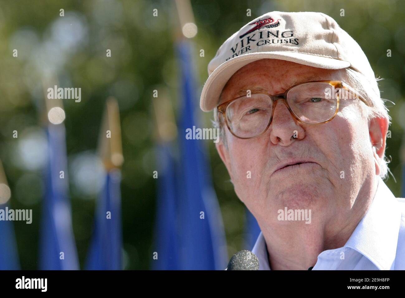 Jean-Marie le Pen, leader français d'extrême droite, prononce son discours lors du congrès d'été du Front National à Saint-Martin-de-Crau, près d'Arles, dans le sud de la France, le 3 septembre 2006. Photo de Gerald Holubowicz/ABACAPRESS.COM Banque D'Images