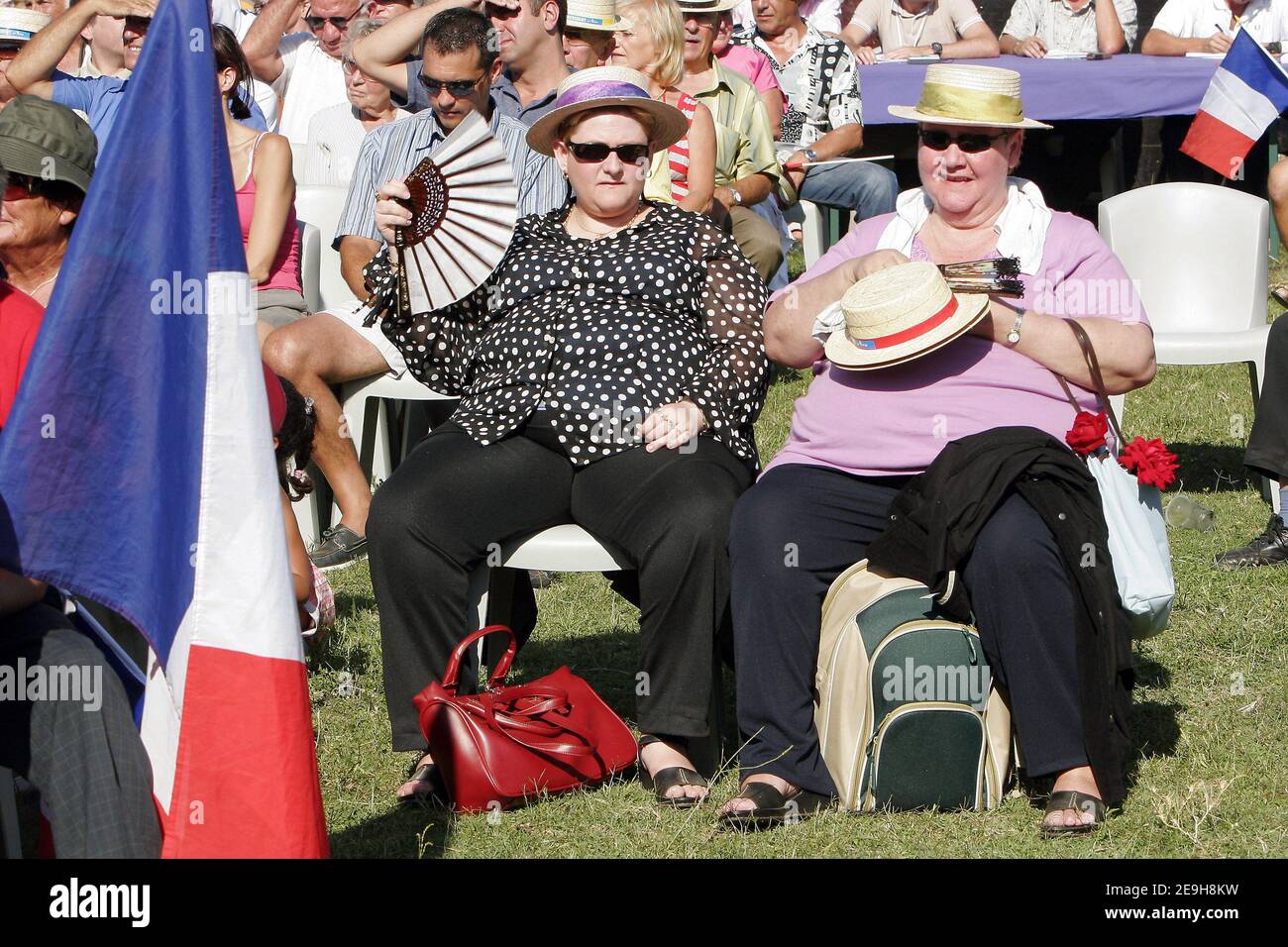 Ambiance au congrès d'été du Front National à Saint-Martin-de-Crau près d'Arles, dans le sud de la France, le 3 septembre 2006. Photo de Gerald Holubowicz/ABACAPRESS.COM Banque D'Images