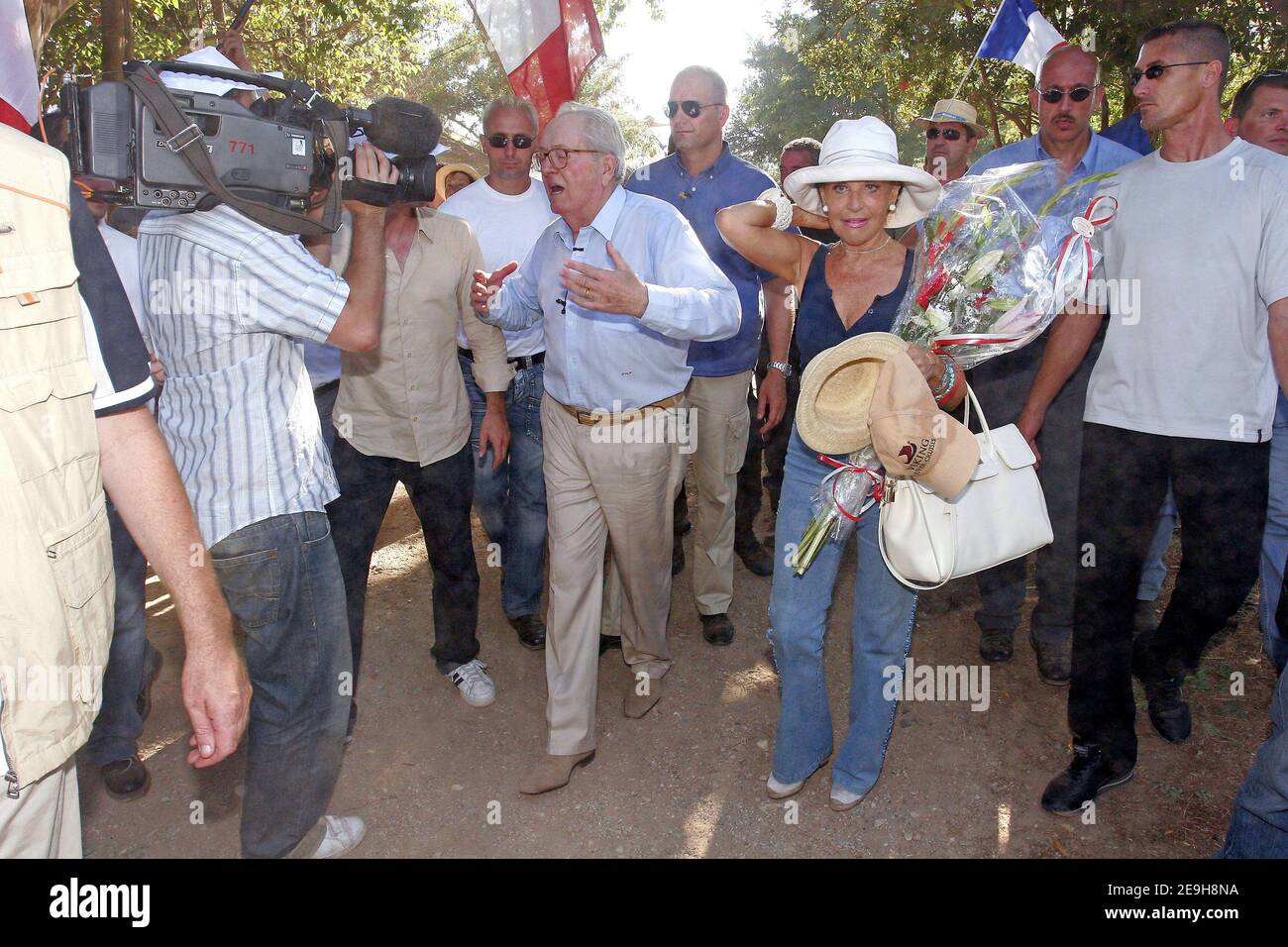 Jean-Marie le Pen, leader français d'extrême droite, au congrès d'été du Front National à Saint-Martin-de-Crau, près d'Arles, dans le sud de la France, le 3 septembre 2006. Photo de Gerald Holubowicz/ABACAPRESS.COM Banque D'Images