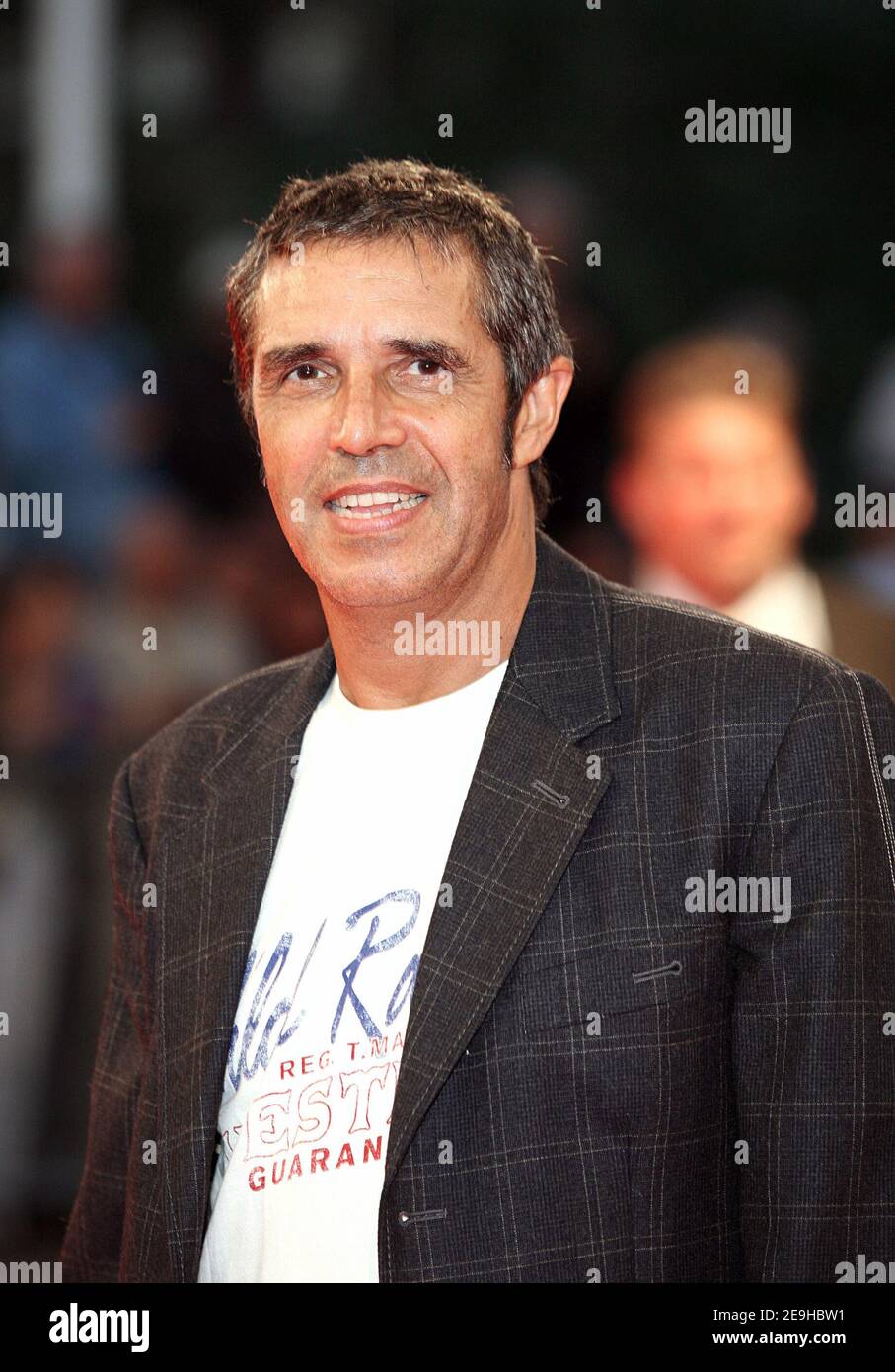 La chanteuse française Julien Clerc pose au Centre International de Deauville avant la projection du film 'Bobby' lors du 32e Festival du film américain à Deauville, Normandie, France, le 8 septembre 2006. Photo de Denis Guignebourg/ABACAPRESS.COM Banque D'Images