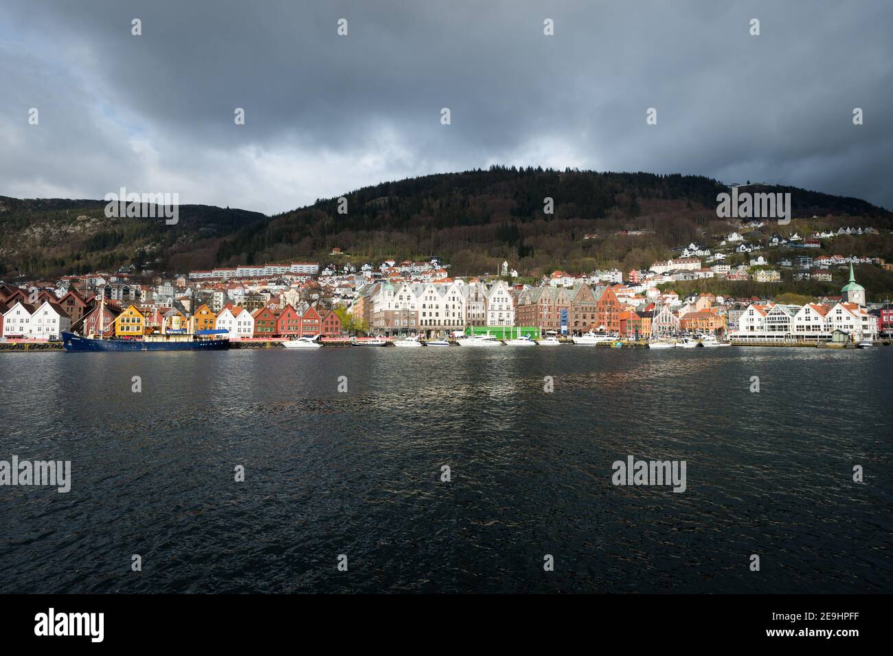 Bryggen et Bergen Havn (port), Norvège. Banque D'Images