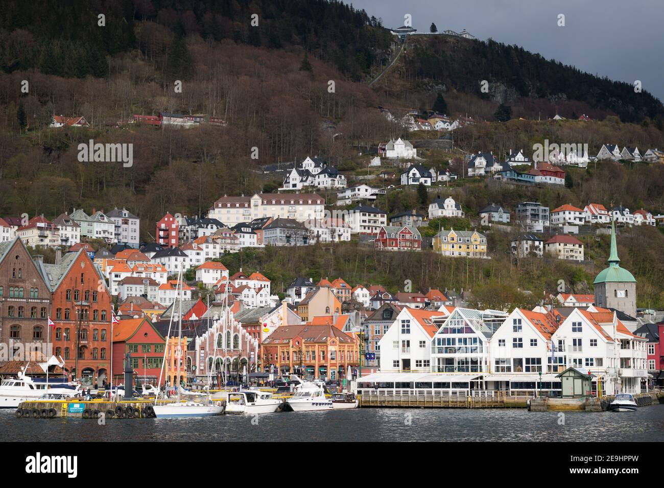 Bryggen et Bergen Havn (port), Norvège. Banque D'Images