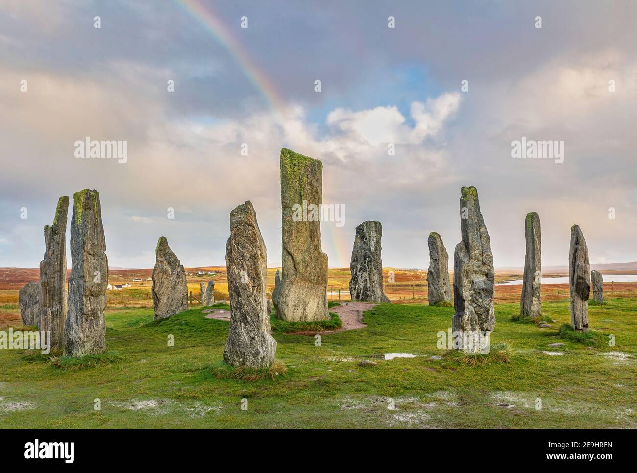 Île de Lewis et Harris, Écosse : ciel arc-en-ciel et ciel dégagé aux pierres sur pied Callanish Banque D'Images