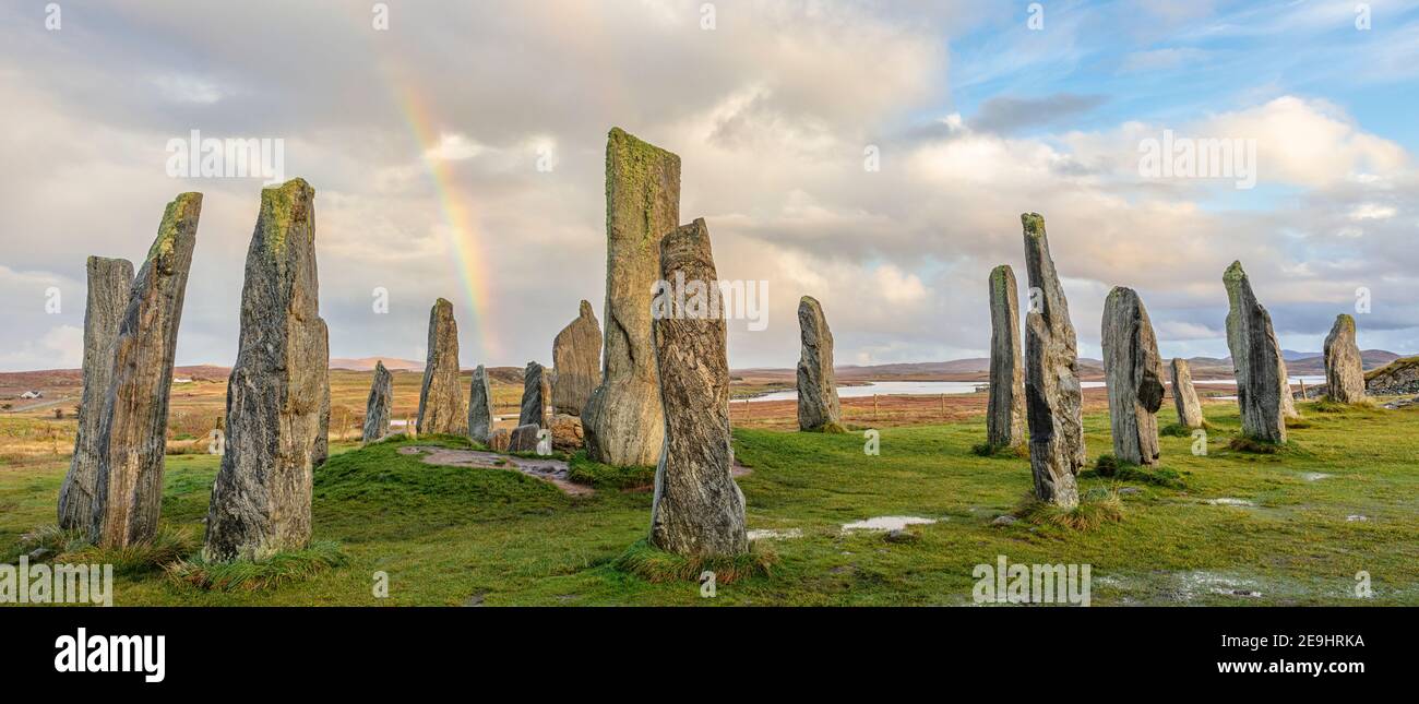 Île de Lewis et Harris, Écosse : ciel arc-en-ciel et ciel dégagé aux pierres sur pied Callanish Banque D'Images