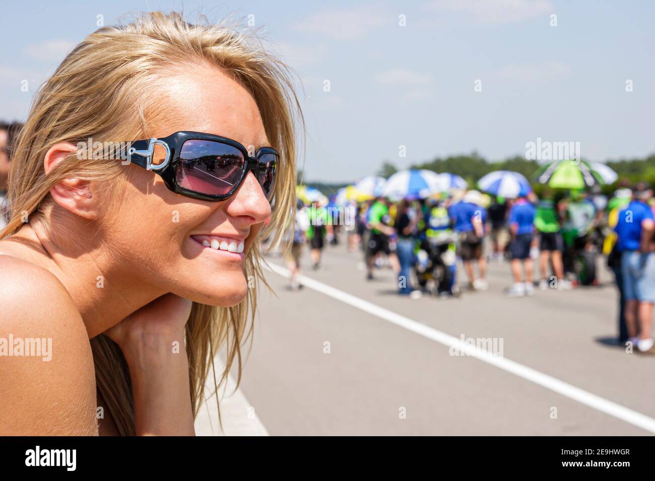 Birmingham Alabama, Barber Motorsports Park Honda Superbike Classic, course  moto femme fan lunettes de soleil port Photo Stock - Alamy