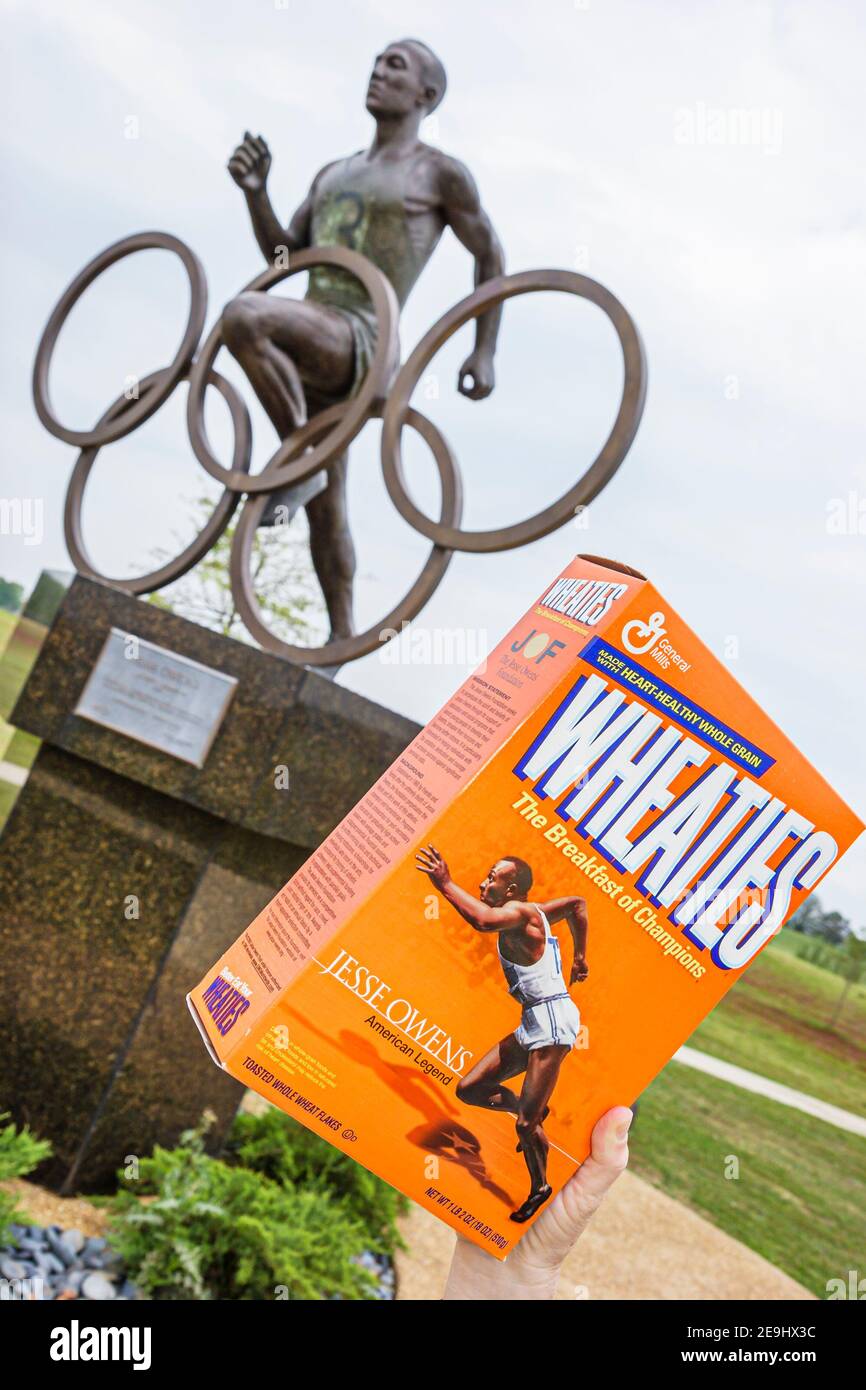 Alabama Oakville Jesse Owens Memorial Park & Museum, champion olympique statue de coureur anneaux boîte à céréales Wheaties, Banque D'Images