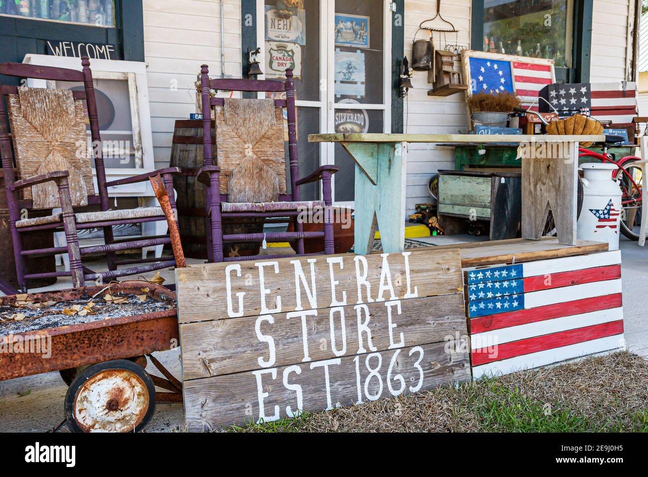 Alabama Egalité Rita's place antiquités objets de collection devant l'entrée, enseigne magasin général, Banque D'Images
