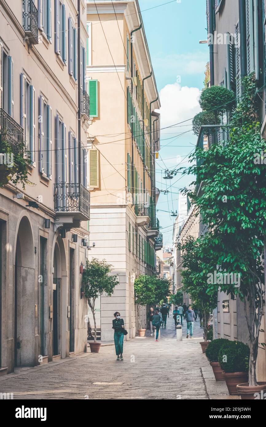 Rue italienne typique du centre-ville historique de Milan. Milan, Italie - 24 septembre 2020 Banque D'Images