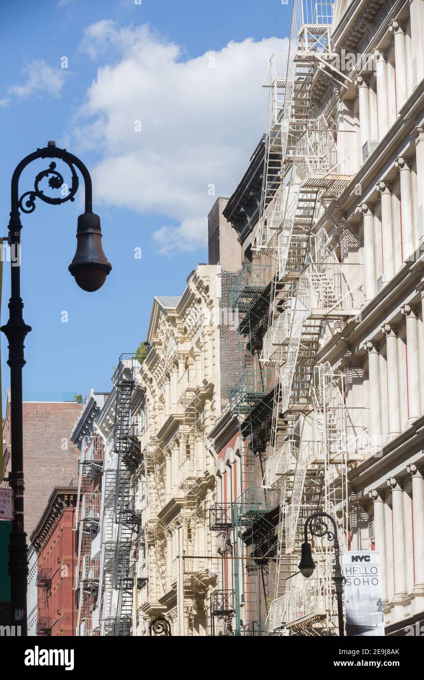 New York City, NY USA la plupart de ces façades en fonte de SoHo ont été construites au cours d'une période du milieu à la fin des années 1800. Banque D'Images