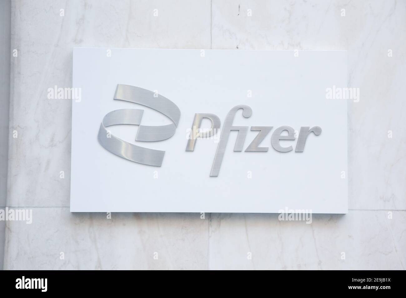 New York, NY États-Unis siège mondial de Pfizer sur la 42e rue à Manhattan Banque D'Images