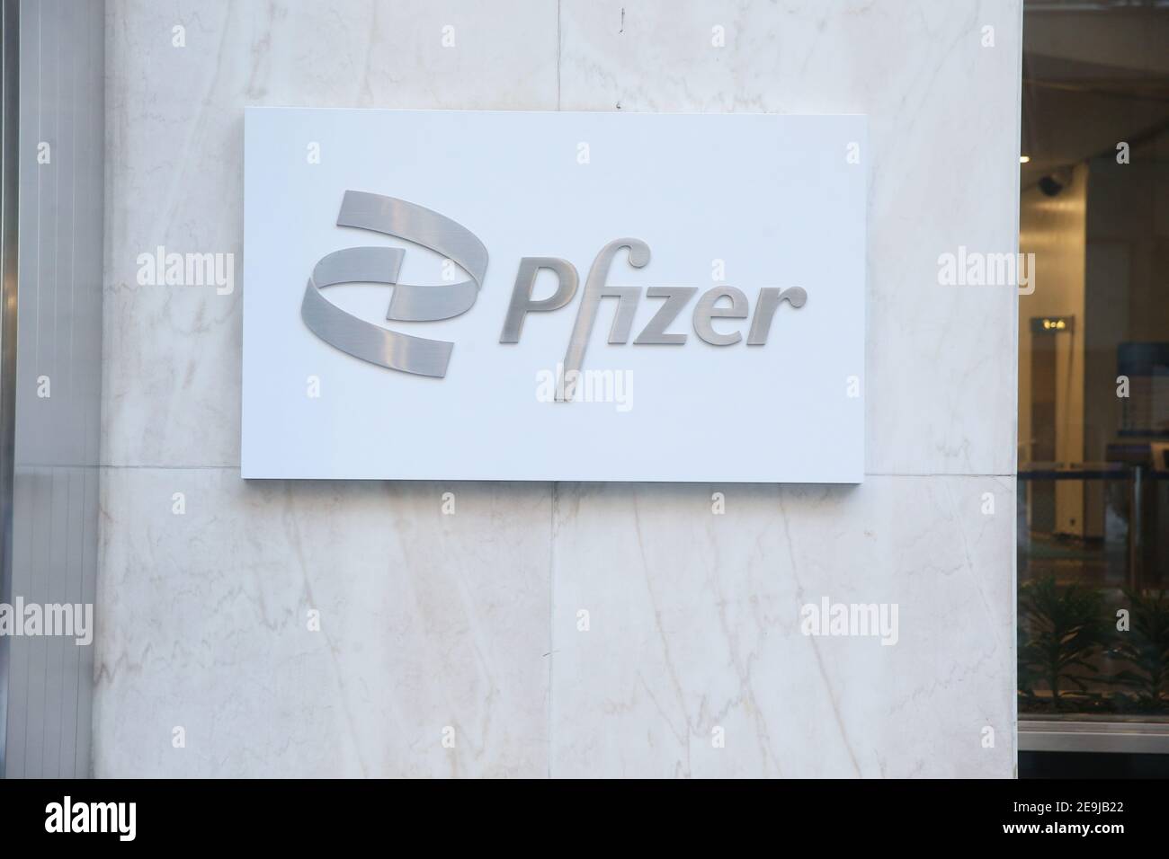 New York, NY États-Unis siège mondial de Pfizer sur la 42e rue à Manhattan Banque D'Images