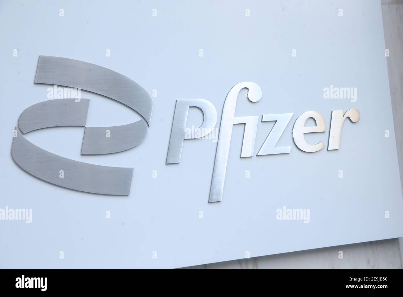 New York, NY États-Unis siège mondial de Pfizer sur la 42e rue à Manhattan Banque D'Images