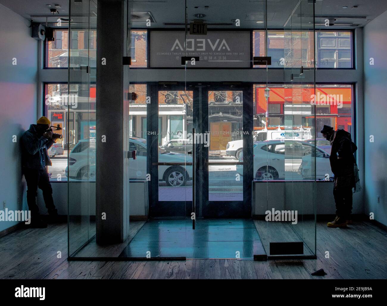 Vue sur le premier étage de l'ancien Institut Aveda sur la 7e rue. Un collectif d'artistes prévoit d'exposer l'art retiré de BLM plaza dans cet espace de Gallery place à Washington, DC, USA, le 4 février 2021. Photo de Bill O’Leary/Pool/ABACAPRESS.COM) Banque D'Images