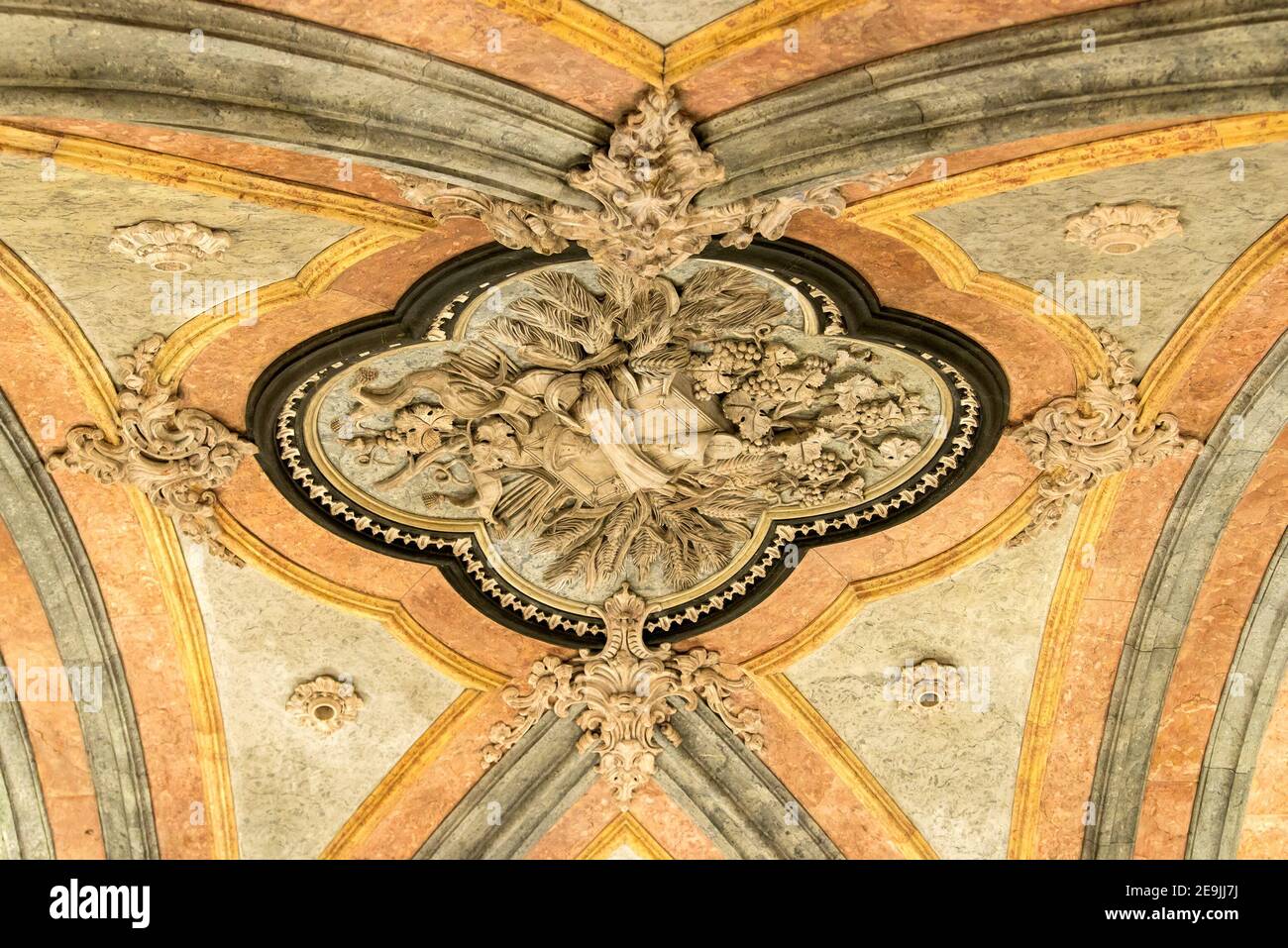 Porto, Portugal, 06 octobre 2018 : détail de la décoration intérieure de l'église Clerigos à Porto, Portugal. Banque D'Images